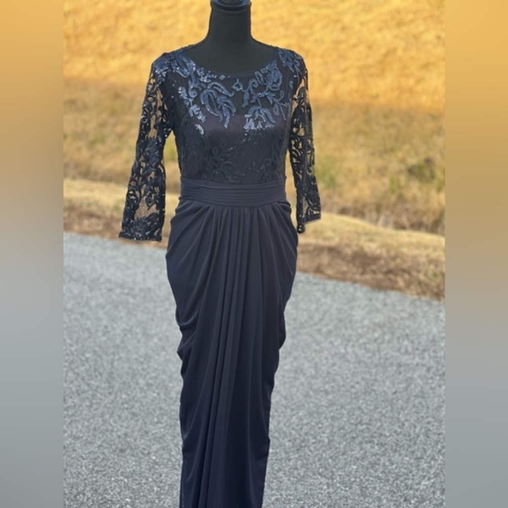 Adrianna Papell size 6 navy blue evening gown